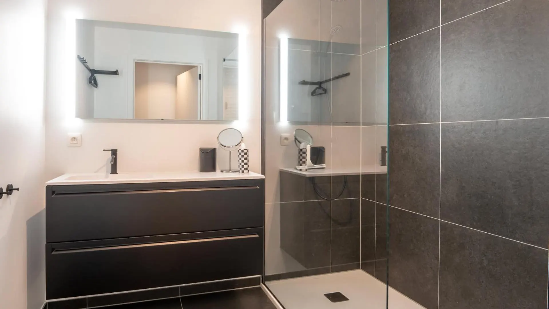 New Apartment Close To The Beach With Garage Ostend 0*,