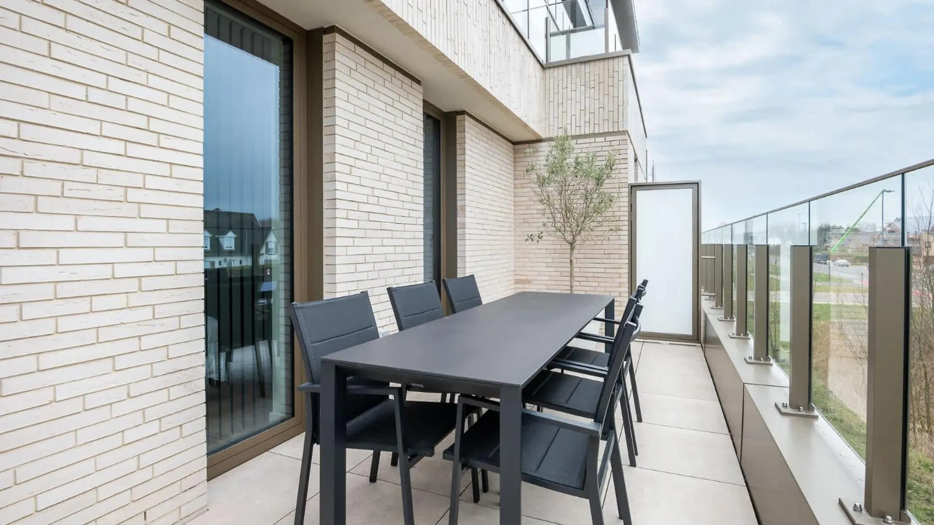 New Apartment Close To The Beach With Garage Ostend